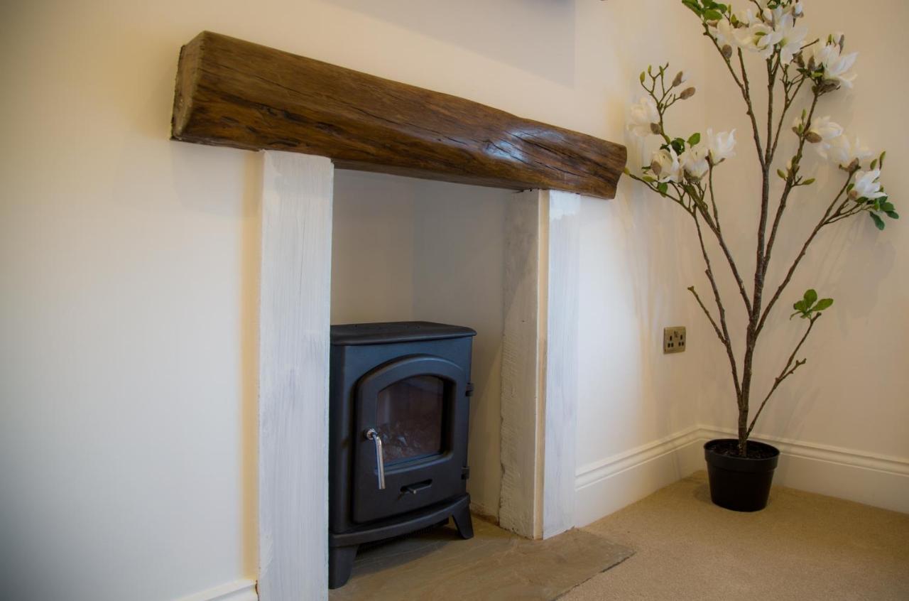 Winckley Stays Preston  Exterior foto A fireplace with a log burning stove