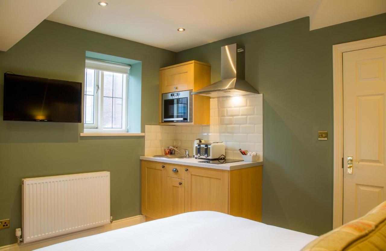 Winckley Stays Preston  Exterior foto A small kitchen in a studio apartment